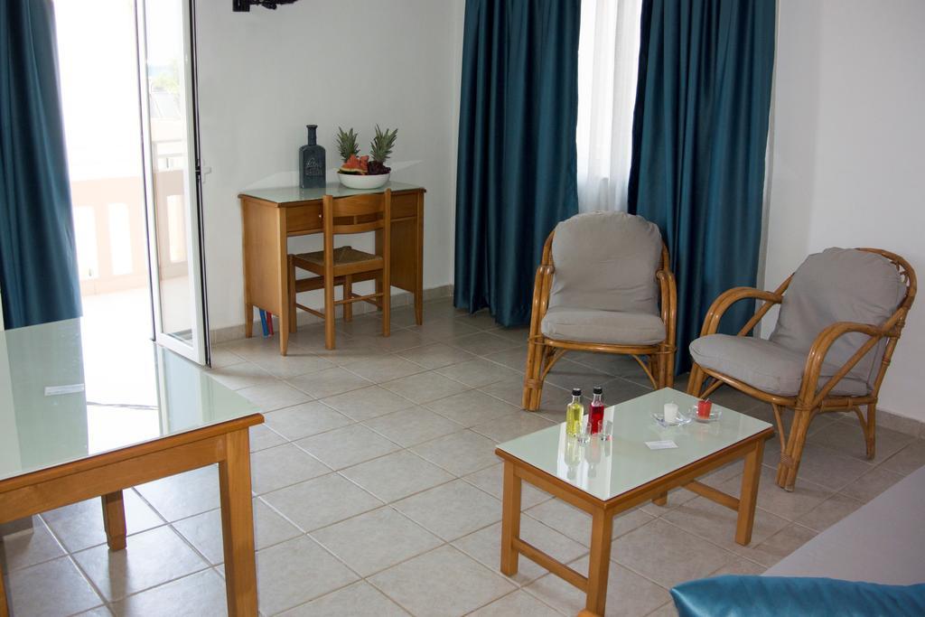 Michael Apartments Agia Marina Eksteriør bilde